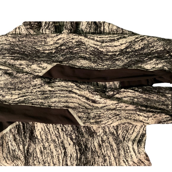 ** 🍋Lululemon RunBeam Lightweight BLACK N WHITE PRINT Hoodie - Picture 6 of 9